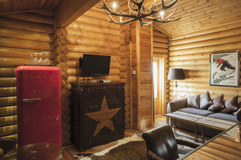 El Lodge, & Hotel