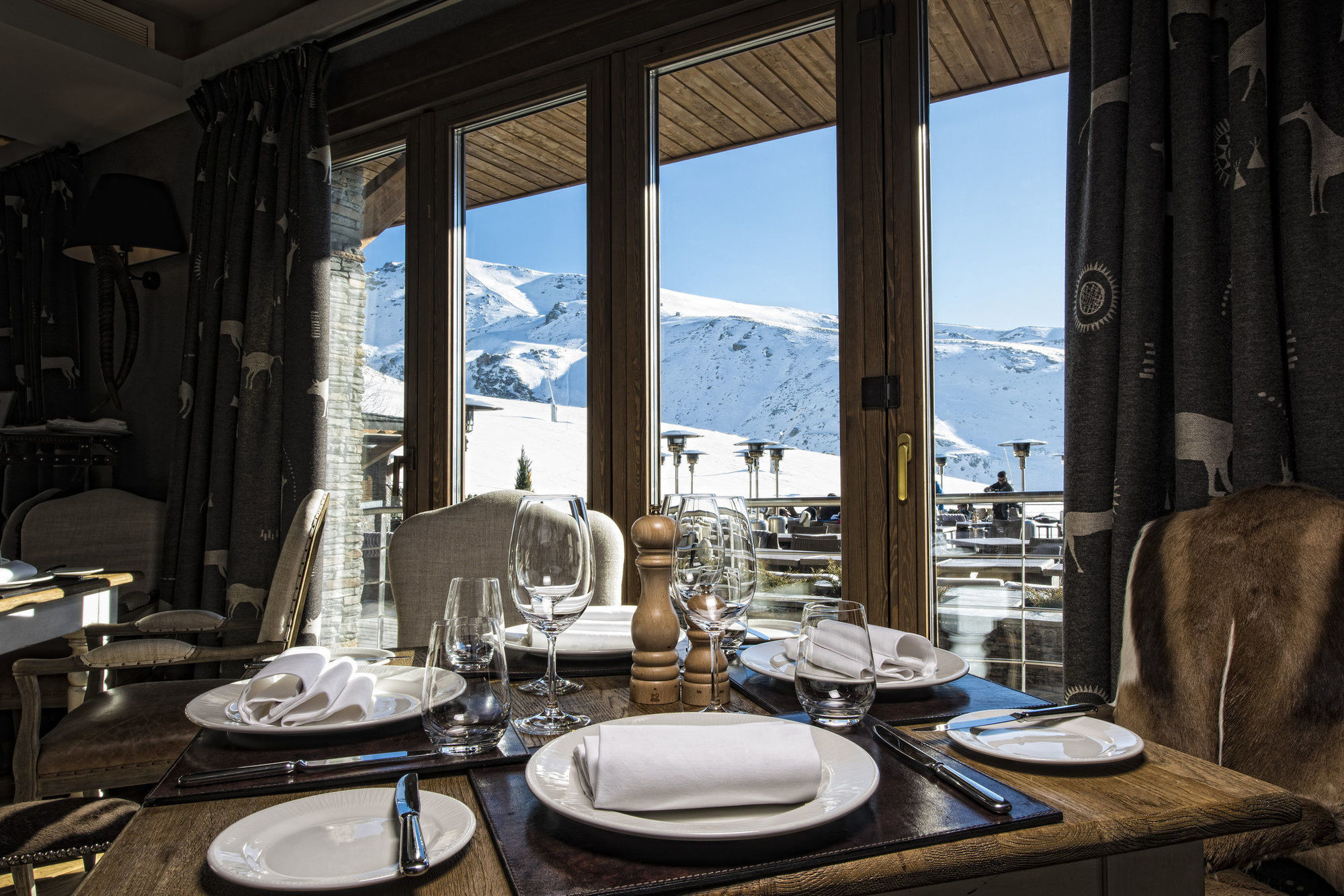 El Lodge, & Hotel 5*